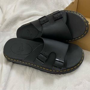 ❌SOLD❌Dr Martens Dax Black Hydro Leather Two Buckle Slide Sandals mens 10-US NEW